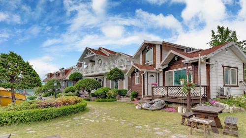 Buk House | Kapyeong Ilsang Talchul Pension Water Slide
