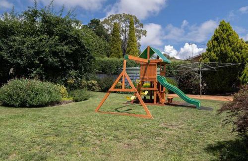 Calare House | Karimi House - Spacious, EV Plug, Sleeps 10
