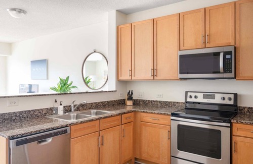 The Loop Apartment | Kasa | Relaxing 1 BD + Near Grant Park | Chicago
