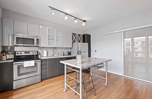 South Side Flats Apartment | Kasa | Stay in or Go out in Steel City | Pittsburgh