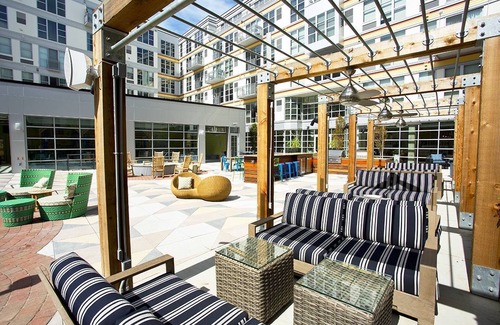 South Side Flats Apartment | Kasa | Stay in or Go out in Steel City | Pittsburgh