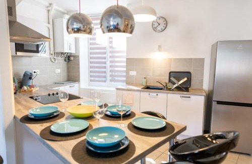 Saint-Etienne Apartment | KASA ZAMBEZE - Spacious - Equipped - Wi-Fi
