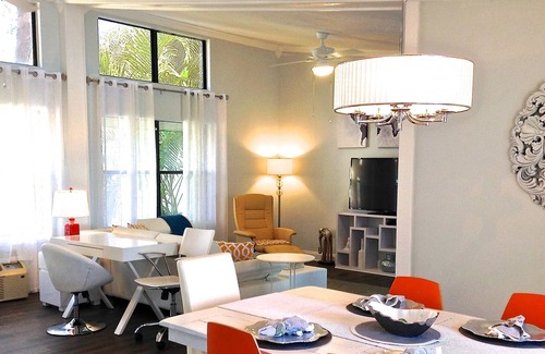 New Smyrna Beach Villa | Kate's Places-2B/2B Direct waterfront Villa w/dock near Beach & downtown!