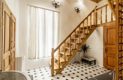 Odessa City Center Apartment | Katerynynska Street 3-bedrooms Apartment