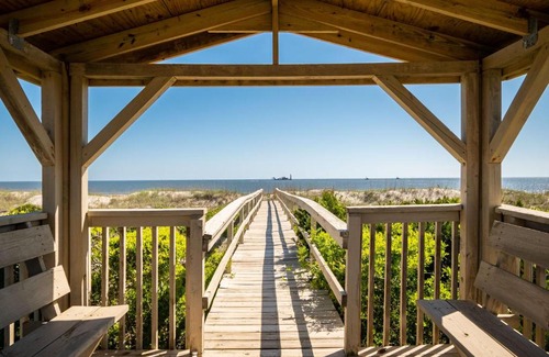 Caswell Beach House | Katie Lou's Place by Oak Island Accommodations
