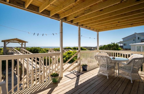 Caswell Beach House | Katie Lou's Place by Oak Island Accommodations