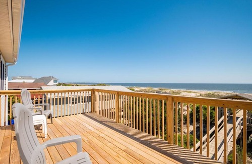 Caswell Beach House | Katie Lou's Place by Oak Island Accommodations