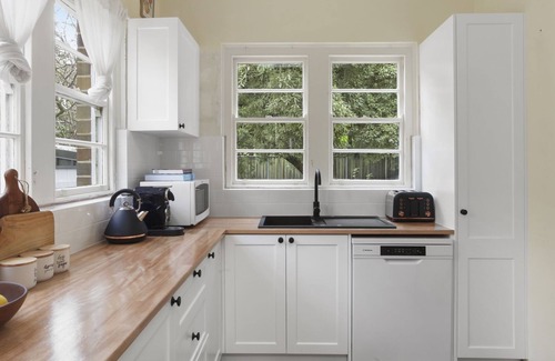 Katoomba Apartment | Katoomba Getaway - Quaint 2 Bedrooom Apartment