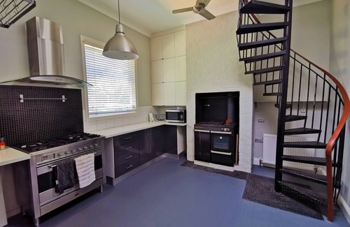 Leura House | Katura Cottage - On the border of Katoomba & Leura, Blue Mountains