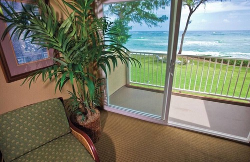 Wailua Resort | Kauai 1BR: FREE WiFi, Oceanfront Resort, Pool, Spa, Near Coconut Marketplace