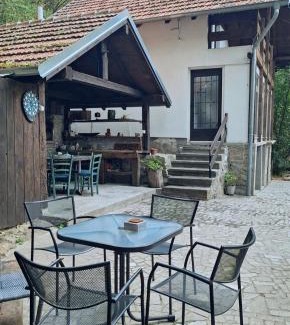 Mladenovac House | KavanaKunt