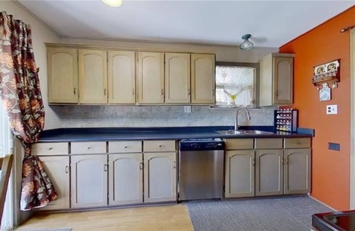 Carden Cottage | Kawartha Cottage on The Lake - With HotTub!
