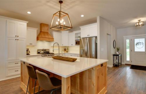 Alexandria House | Kayaks and Dock Lakefront Retreat in Alexandria