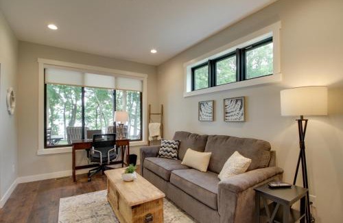 Alexandria House | Kayaks and Dock Lakefront Retreat in Alexandria