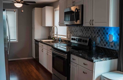Vickery House | Kayaks, Hot Tub & Home Gym - Family Friendly Cozy Nature Retreat