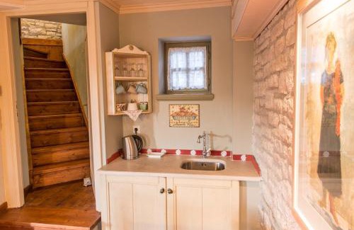Ano Pedina House | Kedros - Α Stone maisonette with lounge and 2 bedrooms