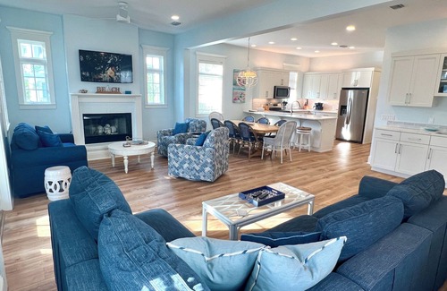 Sunnyside House | Keep Calm and Carillon: Spacious Family Beach Home Close to Beach Walkover
