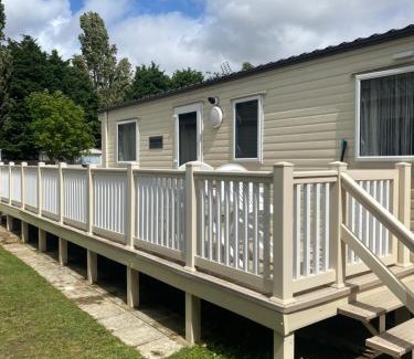 Clacton-on-Sea Apartment | KellysHolidayHomes Atlas 3 bedrooms caravan