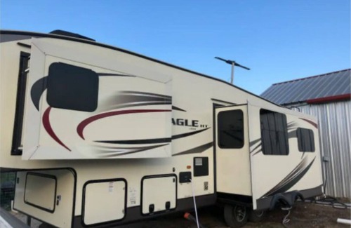 Hallsburg House | Kelsey's Country RV! *Near Waco, BSR, Silos & HOT*