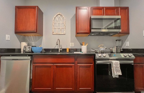 Clear Lake Shores Condo | Kemah Quarters Unit B