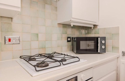 Seafront Apartment | Kemptown 3 Bedroom Flat BN278NEP