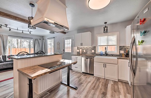 Kenai House | Kenai Home w/Fireplace < 10 Mi to Big Eddy!