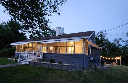 Lake Michigan Beach House | Kennedy Cottage: Adorable 2 Bedroom House