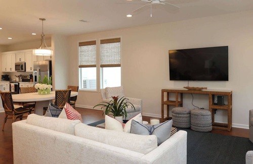 Oxford House | Kennedy's Crossing at Oxford Commons by Apex Short Term Stays