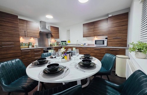 Colchester House | Kensington Bliss - 3 Bedroom House in Colchester