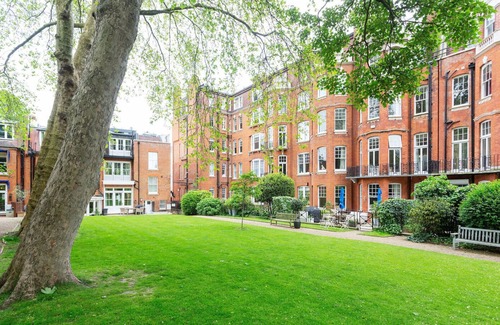 Campden Apartment | Kensington Majesty, by Veeve