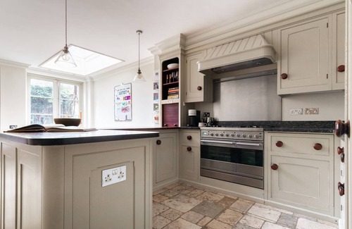 Campden Apartment | Kensington Place IV by onefinestay