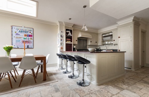 Campden Apartment | Kensington Place IV by onefinestay