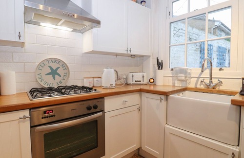 Deal House | KENTISH KNOCK, romantic, character holiday cottage in Deal