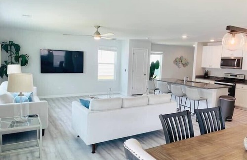 Port Wentworth House | Kenzie’s Corner | Modern | Comfort | Resort
