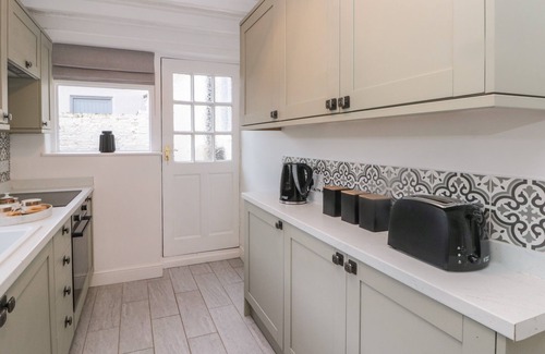 Stokesley Cottage | KESTREL COTTAGE, pet friendly, with open fire in Stokesley