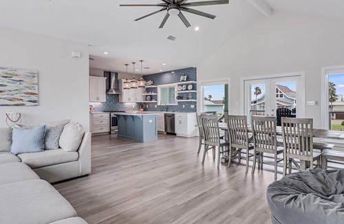 Key Allegro House | Key Allegro home, Private pool, Hottub, Outdoor kitchen, Kayaks, Gameroom.