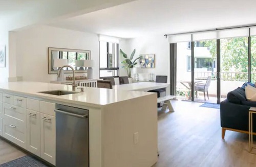Key Biscayne Apartment | Key Biscayne Gorgeous 3 bdrm Beachy Chic Condo