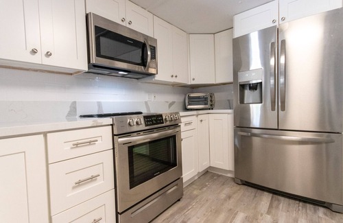 Sexton Cove Estates House | Key Largo updated Mobile Home 3/1.5 with 60 ft on canal with large tiki