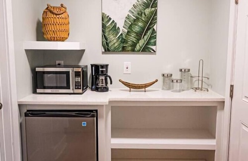 Surf City Apartment | Key West 5- Beach Access - Dog Friendly - Bikes – Grill