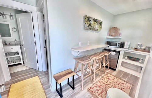 Surf City Apartment | Key West 7- Beach Access - Dog Friendly - Bikes – Grill