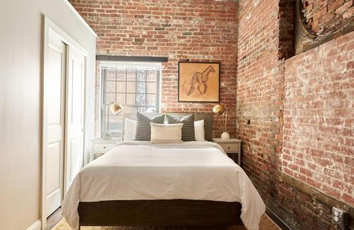 Downtown Boston Apartment | Keyless Monthly Discounts Fully Furnished 4br 2ba Loft