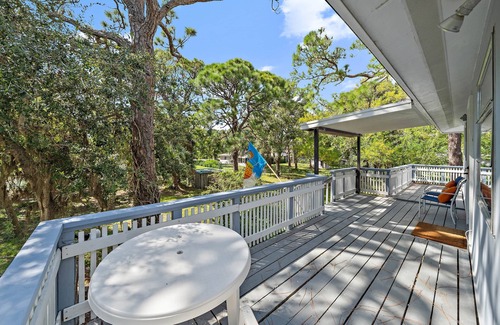 Laurel House | KeyLime Cottage - Beachy Getaway .7 Mi From Beach