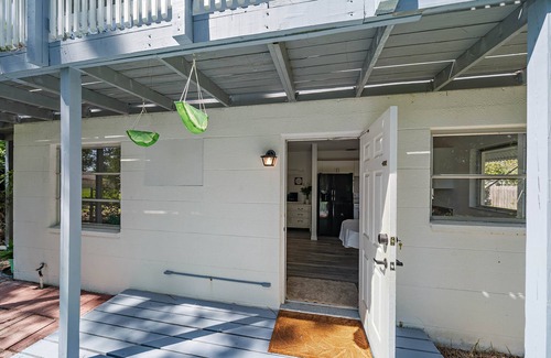 Laurel House | KeyLime Cottage - Beachy Getaway .7 Mi From Beach