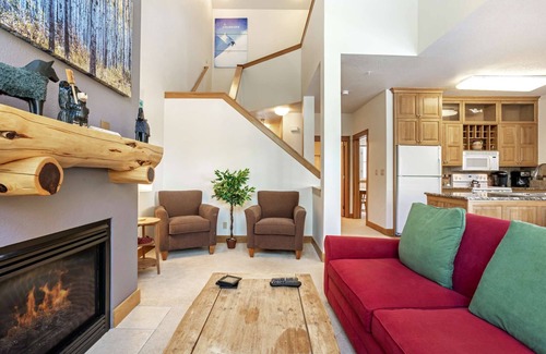 Lakeside Village Condo | Keystone Retreat: Great Mountain Views, Hot Tub, Riverfront Deck, and Convenient Access to Ski Lifts