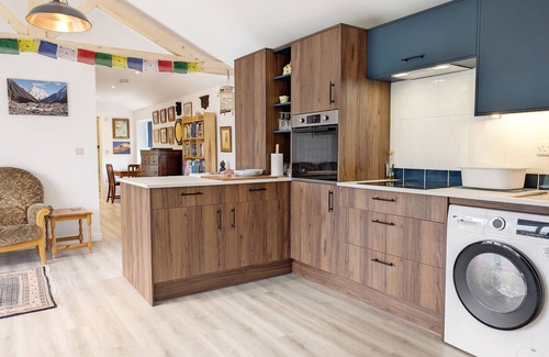Chichester Cottage | Khukra Kharka Cottage - a cottage that sleeps 4 guests in 2 bedrooms