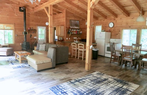 Nelsonville Cabin | Kick Back Cabin - The Original - Hot Tub and Walking Trails
