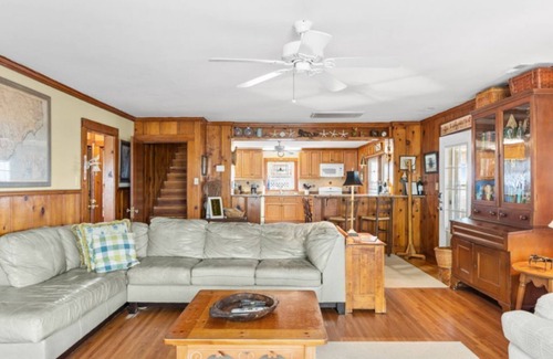 Caswell Beach House | Kickback Cottage~ Private Beach Access, Pool Table, Sunrises on the Porch!