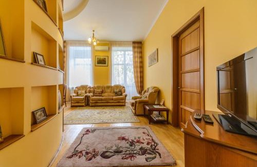 Shevchenkivs'kyi District Apartment | Kiev Centre Opera Apartments