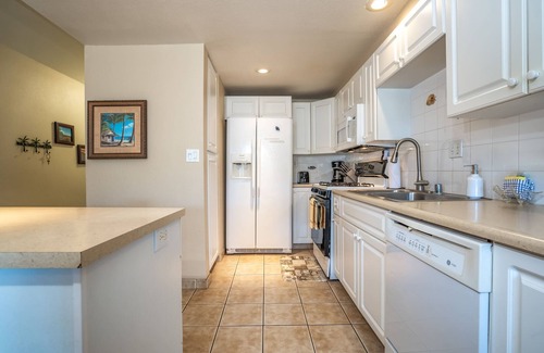 Kihei Condo | Kihei Akahi C319 Spacious 2BR/2BA Condo with Garden Views, Near Beach and Shops