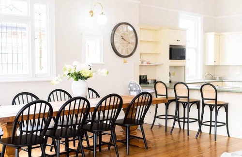 Orange House | Kilarra House - Heritage Home Byng St, Sleeps 10